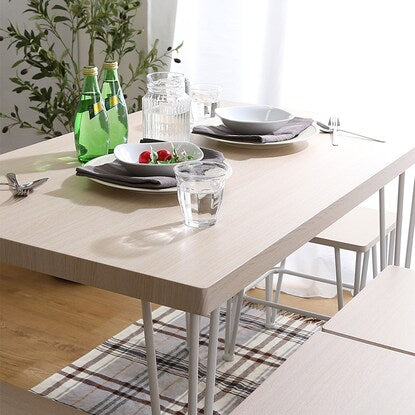 Refreshing and stylish 5-piece dining set (WOK)