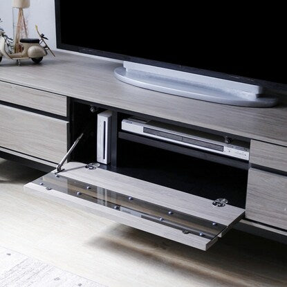 Simple TV stand (150 GY)