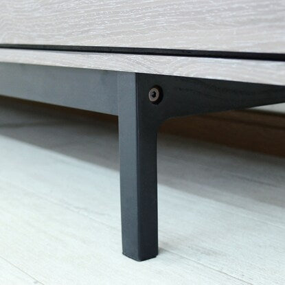 Simple TV stand (150 GY)