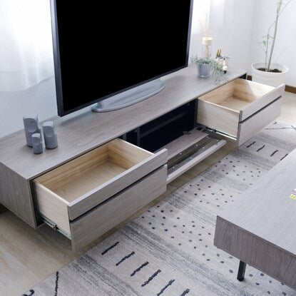 Simple TV stand (180 GY)