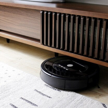 A TV stand featuring natural wood decorations (170cm wide WAL)