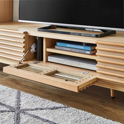 A TV stand (175 NA) with attractive natural wood decorations