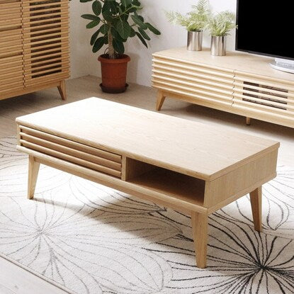 A center table with a warm wooden feel (100cm wide, NA)