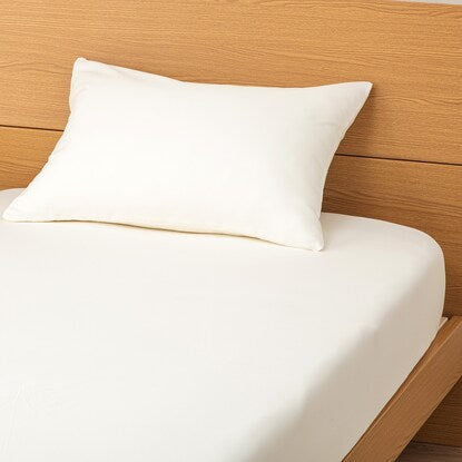 Fitted sheet that can also be used for futons (D Open 2 IV SD)