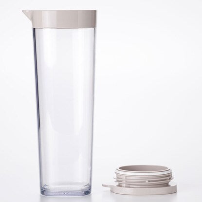 Vertical and horizontal water bottle capacity 1.1L