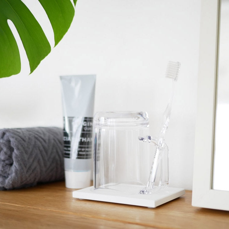 Water-draining stand mug, clear