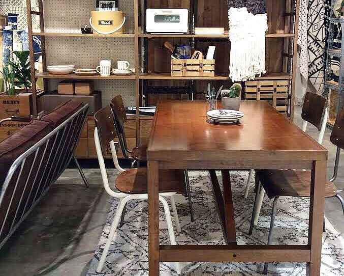 LOTUS DINING TABLE ロータスダイニングテーブル