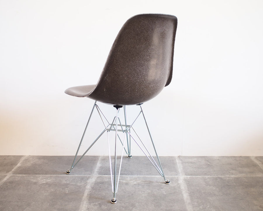 Eames side shell chair ブラウン