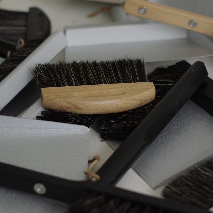 Hand brush and dustpan set