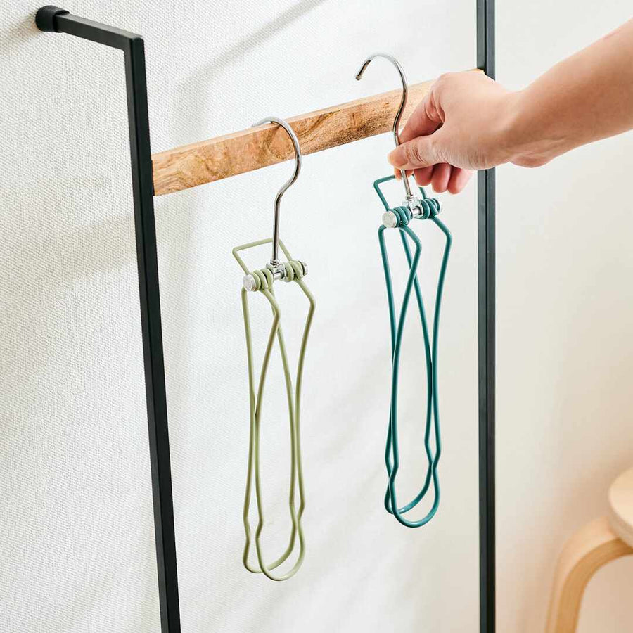 FOLDING HANGER