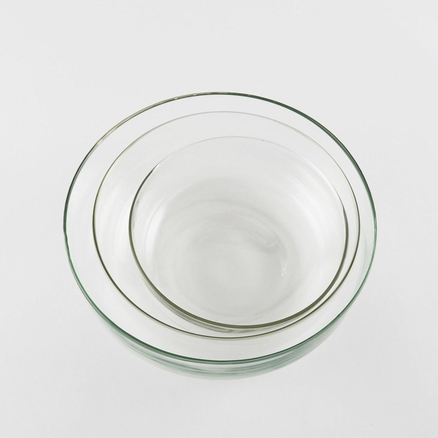 A shallow bowl with a crown glass that looks great with somen noodles.