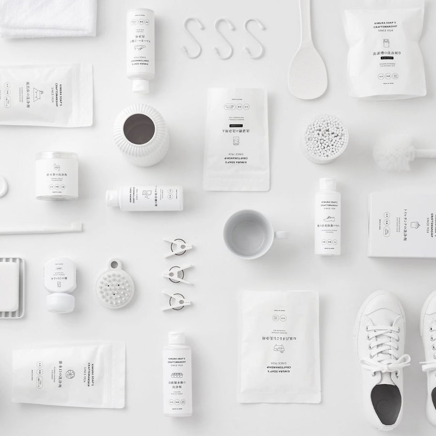 C SERIES Collar and sleeve spray that makes it easy to remove stains
