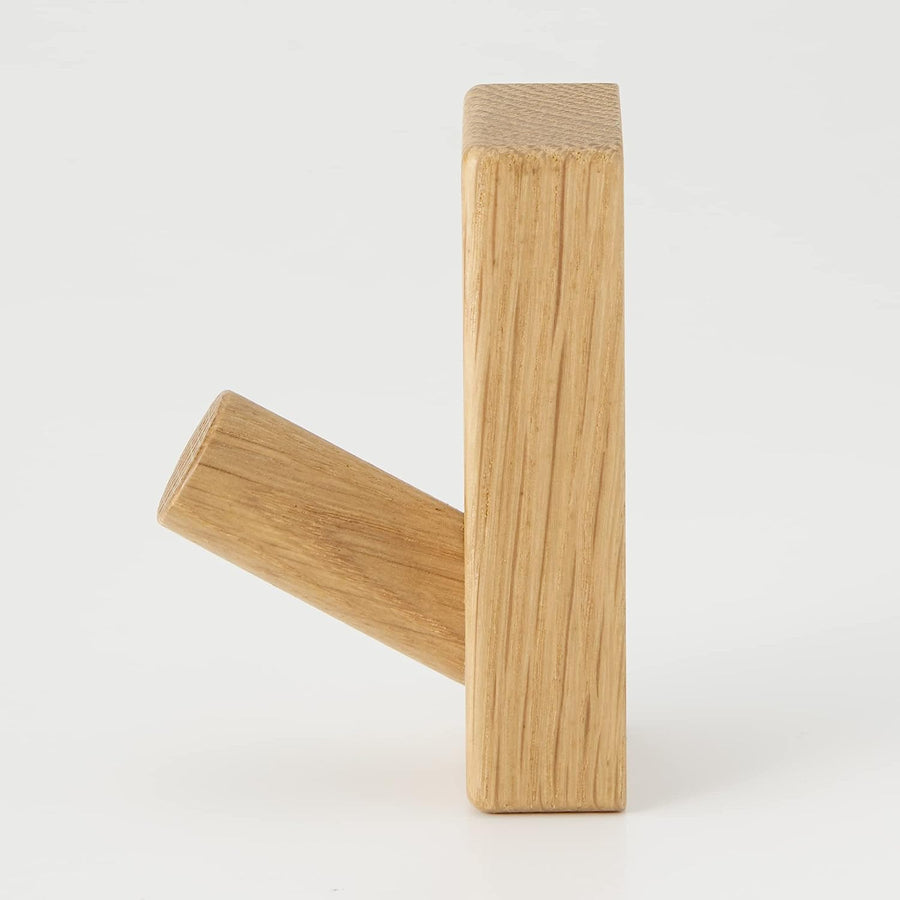 Wall-mounted furniture hooks in oak