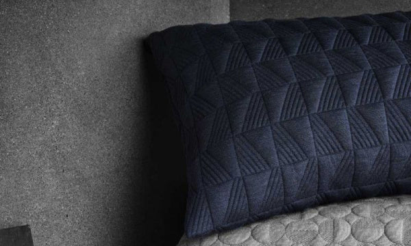 AJ クッション 60×40cm トラペズ ミッドナイトブルー