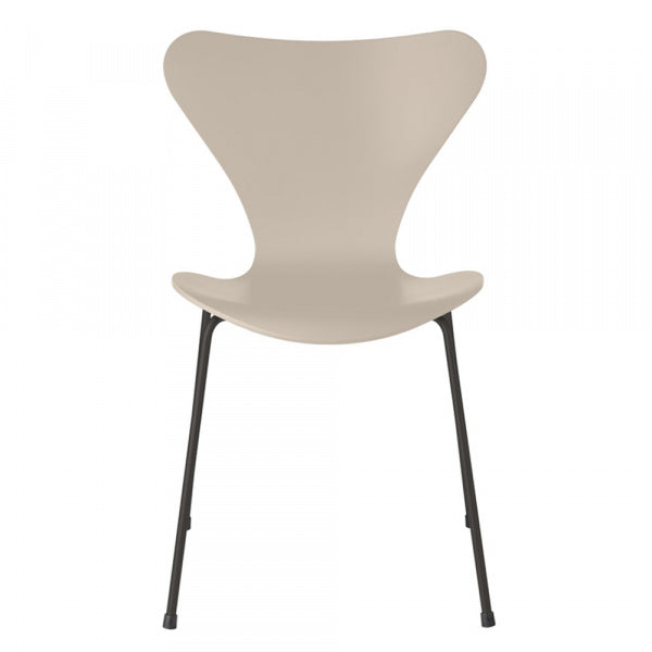 Seven Chair 3107 Lacquer Light Beige