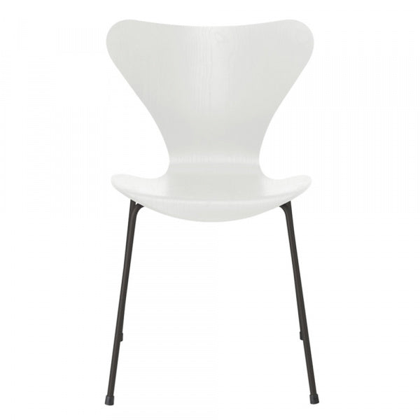 Seven Chair 3107 in Colored Ash White with Warm Graphite Legs