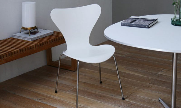 Seven Chair 3107 Lacquer White Chrome Legs
