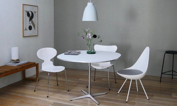 Seven Chair 3107 Lacquer White Chrome Legs