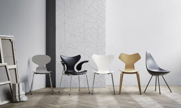 Seven Chair 3107 Lacquer White Chrome Legs
