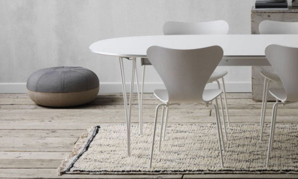 Seven Chair 3107 Lacquer White Chrome Legs