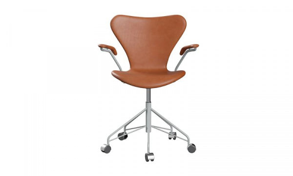 Seven Chair 3217, Fully Upholstered, Essential Leather, Walnut, with Arm Casters