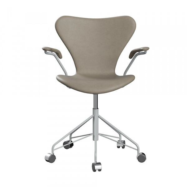 Seven Chair 3217 Fully padded Essential leather Light grey with arm castors