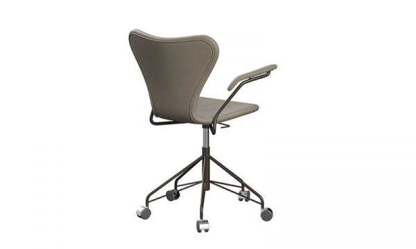Seven Chair 3217 Fully padded Essential leather Light grey with arm castors