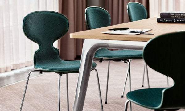 ANT Ant Chair 3101 in lacquer with evergreen front padding and Vidar1062 dark green chrome legs