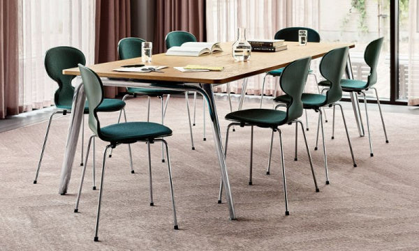ANT Ant Chair 3101 in lacquer with evergreen front padding and Vidar1062 dark green chrome legs