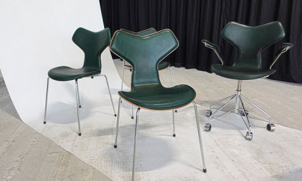 GRAND PRIX Chair, Walnut with Front Pad, Pure Leather Green, Chrome Legs