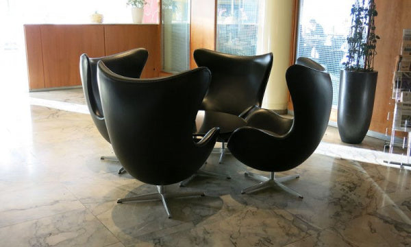 EGG Chair 3316 Essential Leather with Black Legs