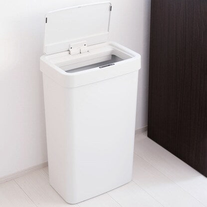 Sensor-operated opening and closing trash can (50L 6226 WH)