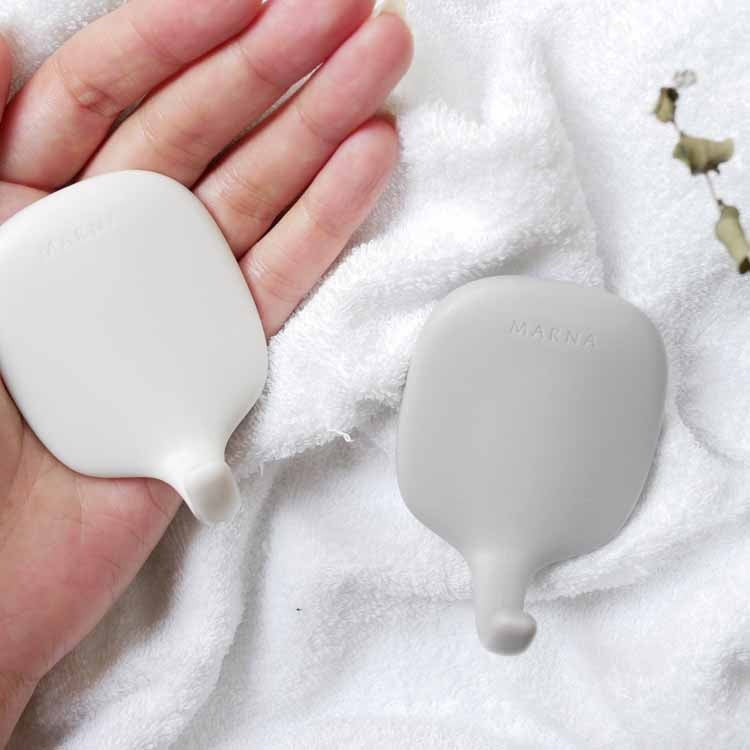 Bathroom magnetic hook, white