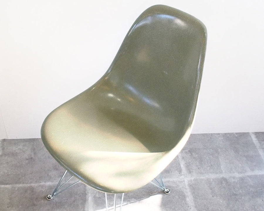 Eames side shell chair, amber
