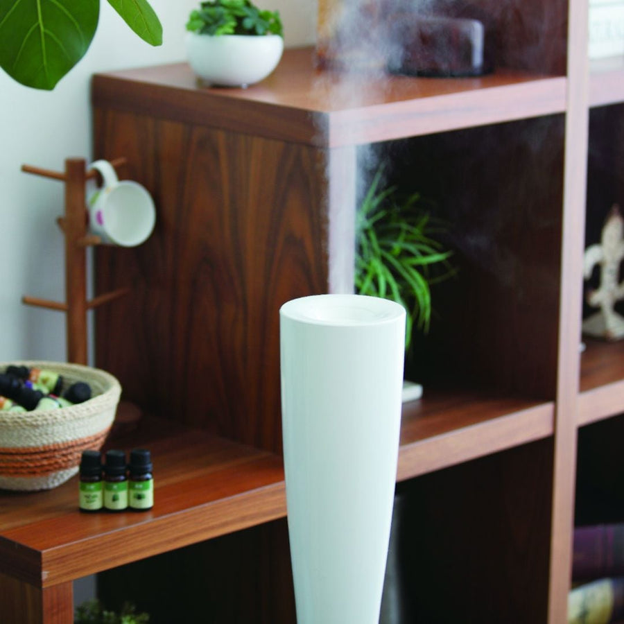 Sablier, a top-fill ultrasonic humidifier with double antibacterial technology that humidifies with beautiful mist, in white