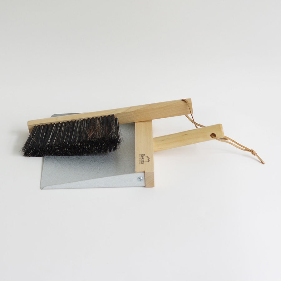 Hand brush and dustpan set