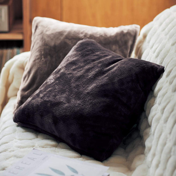 Meltoro: Warm and smooth cushion cover