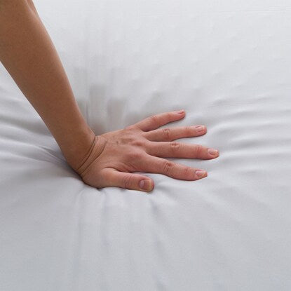 A voluminous mattress that provides firm support and can also be used as a futon (M2203)