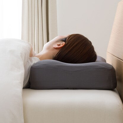 Low-resilience pillow (Premier Fit P2207)