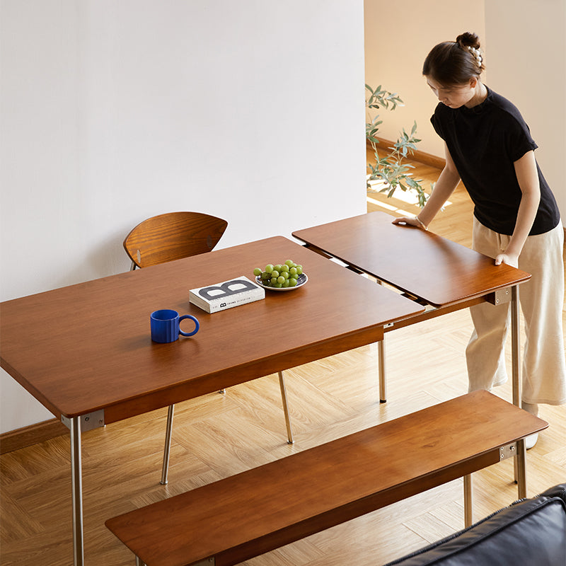 Extendable dining table