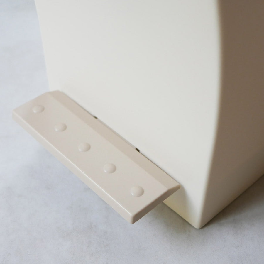 kcud #30 A Beige