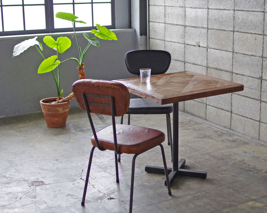 AN LEATHER CHAIR