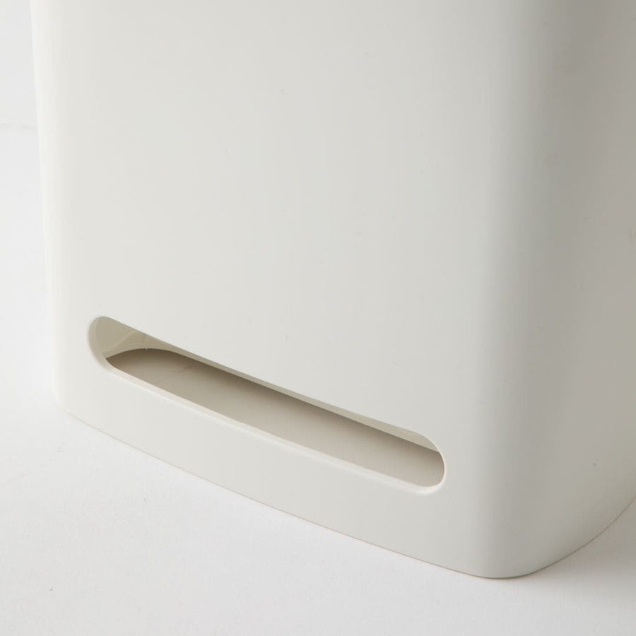 Towel bar basket, white