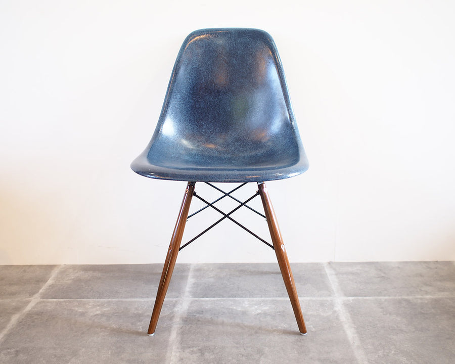 Eames side shell chair ネイビー