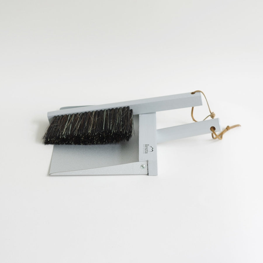 Hand brush and dustpan set