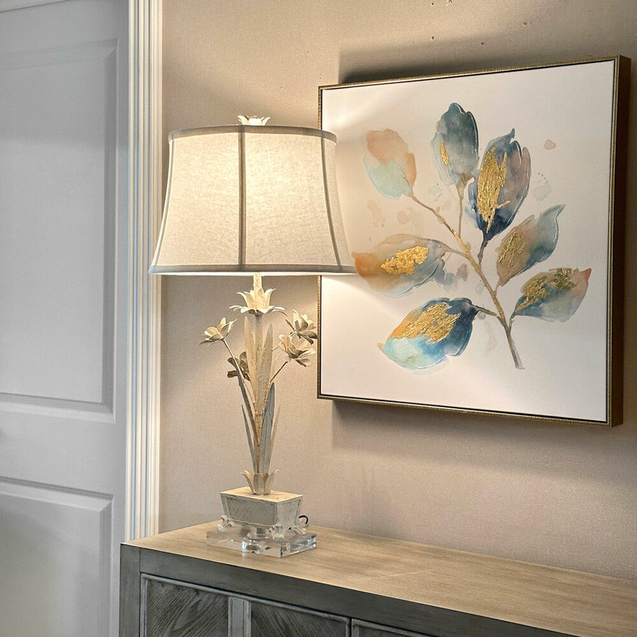 Antique style flower motif table lamp