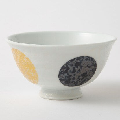 Lightweight tea bowl with gold-colored round pattern GY (Arita ware)