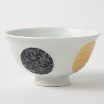 Lightweight tea bowl with gold-colored round pattern GY (Arita ware)