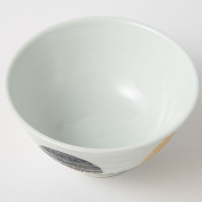 Lightweight tea bowl with gold-colored round pattern GY (Arita ware)