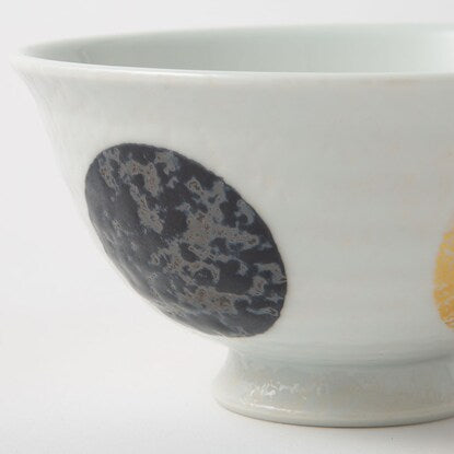 Lightweight tea bowl with gold-colored round pattern GY (Arita ware)